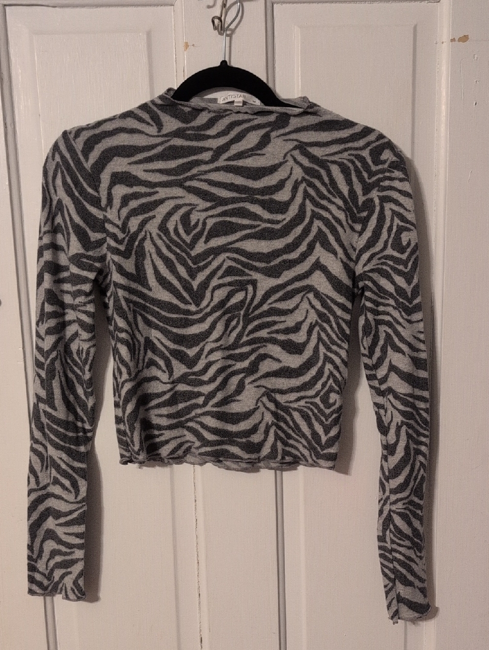 Zebra-Print Long Sleeve Crop Top in Gray by Antistar